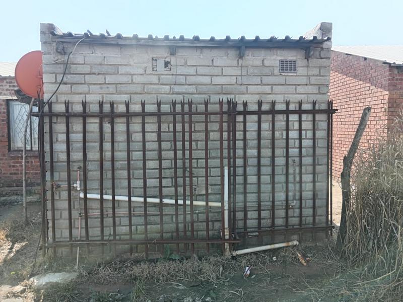 2 Bedroom Property for Sale in Thabong Free State